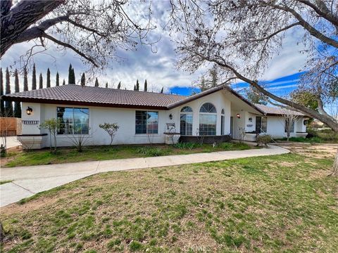 Photo of 8323 Peach Avenue, Hesperia, CA 92345 (MLS # IV26045223)