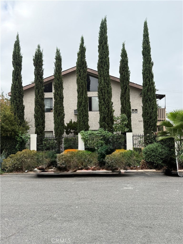 620 E Pine