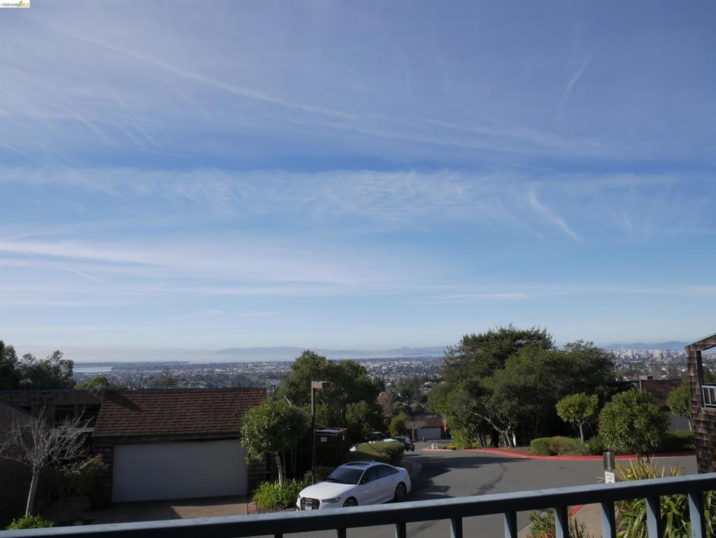 10 Sereno Cir, Oakland CA 94619