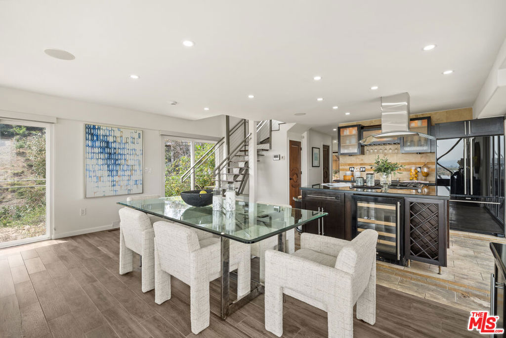 6960 Pacific View Drive