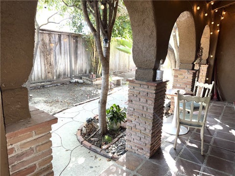Photo of 517 Roswell Avenue, Long Beach, CA 90814 (MLS # PW26210721)