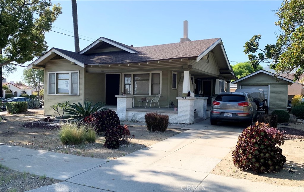 701 E Vernon