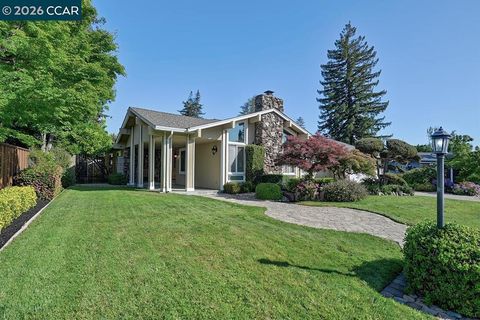 Photo of 2122 Dunblane Ct Ct, Walnut Creek, CA 94598 (MLS # 41132467)