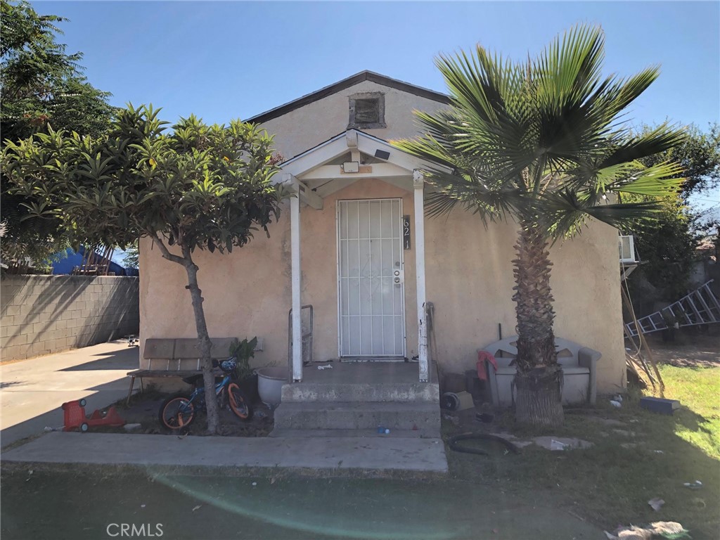 621 W Lemon Way