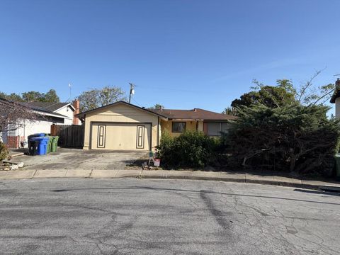 Photo of 606 Vesper Avenue, Fremont, CA 94539 (MLS # ML82043421)