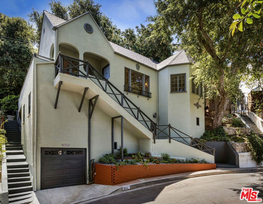 Photo of 1012 Marion Drive, Glendale, CA 91205 (MLS # 26823411)