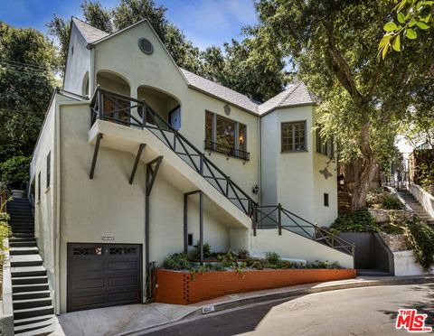Photo of 1012 Marion Drive, Glendale, CA 91205 (MLS # 26823411)