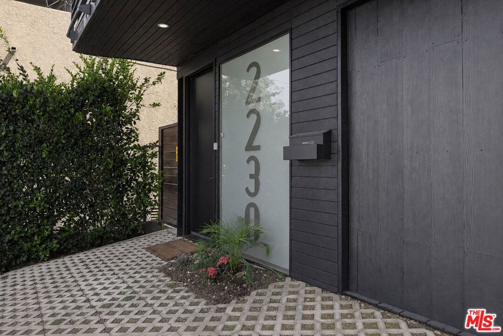 Photo of 2230 Glendale Boulevard, Los Angeles, CA 90039 (MLS # 26936713)