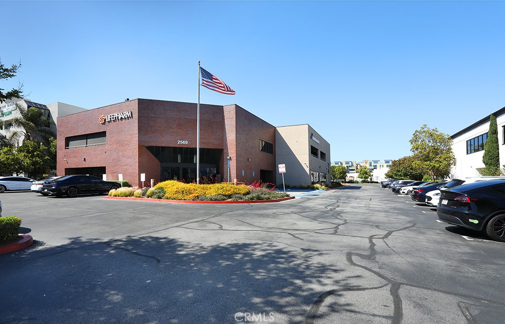 Stand alone, Fee simple acquisition of 2569 McCabe Way, a 23,021 sq ft, Class B, two-story multi-tenant office building. Located in Irvine with amazing freeway frontage, curb appeal, and proximity to many amenities, including restaurants, health clubs, retail, UCI, Hoag and Chuck medical facilities.
The building total is 23.021 sqft, Available sqft for owner user up on closing is 14,074 sqft. 61.13% of the building is available for owner user.