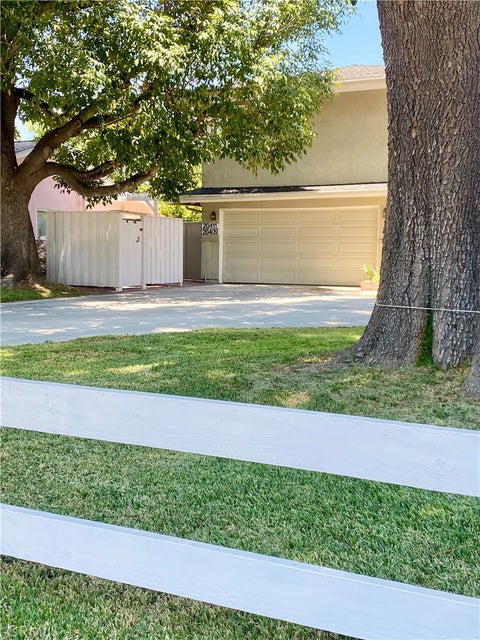 Photo of 20407 Strathern St #20409, Winnetka, CA 91306 (MLS # GD26045422)