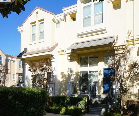 Photo of 178 STOCKWELL DR Dr, Mountain View, CA 94043 (MLS # 41120116)