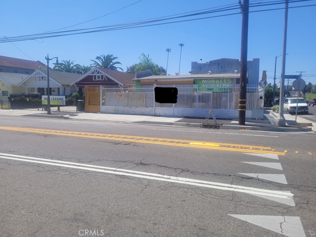 Prime Location - Mechanic Shop with Bay and double driveways, includes business and all equipment, including car lift. On super high traffic