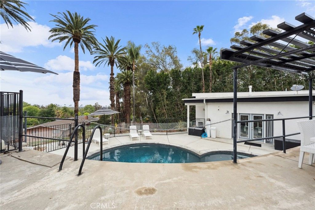 listing image 130725212627281176015