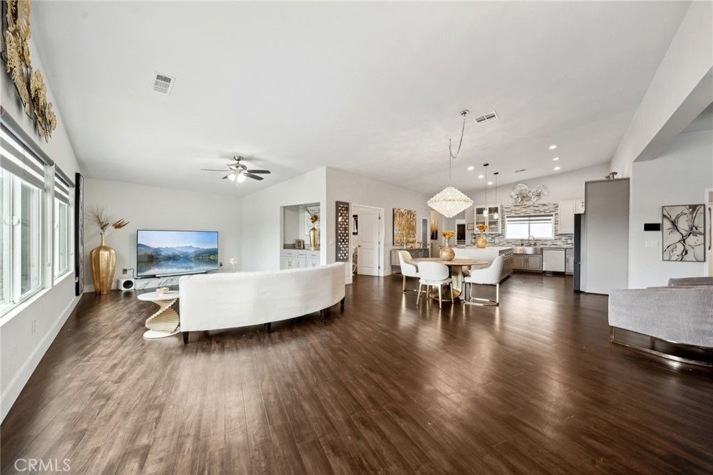 listing image 130722318662959091083