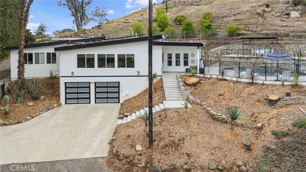 listing image 130720644311838906553