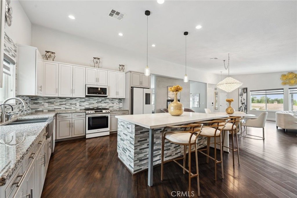 listing image 130727628280591851624