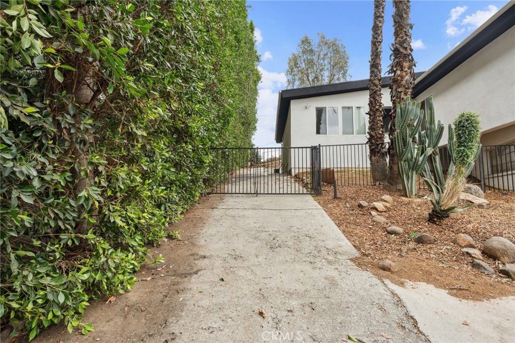listing image 130724922693744995391