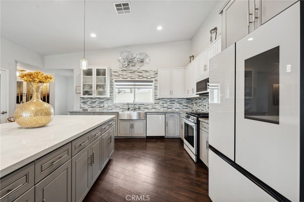 listing image 130720505966545824326
