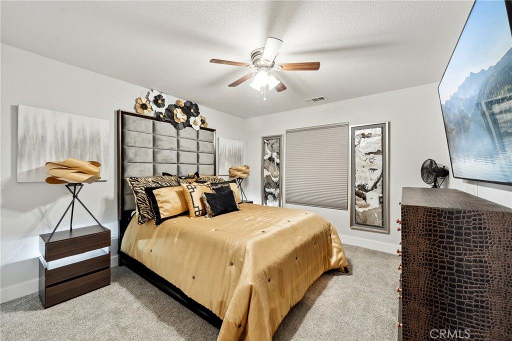 listing image 130724694009406356422