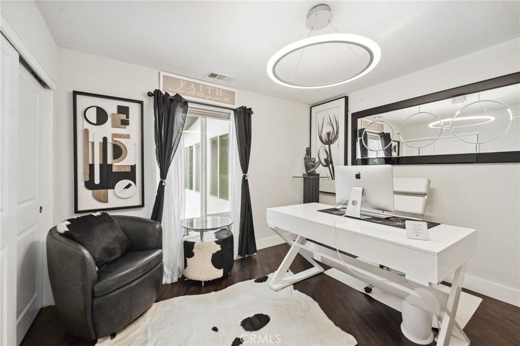 listing image 130727902040878068495
