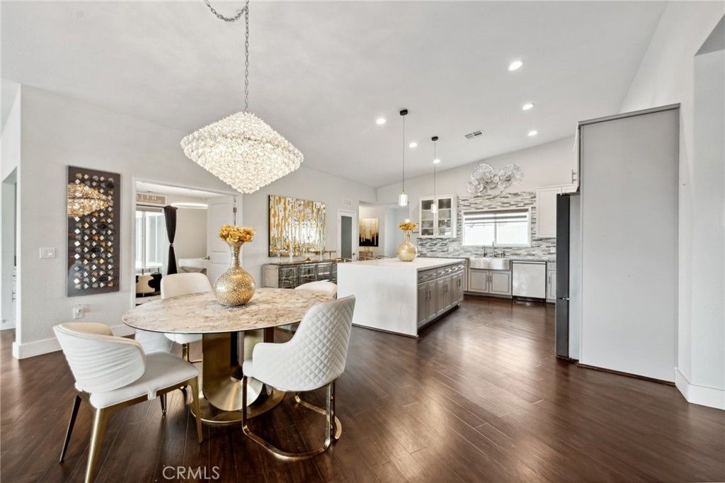 listing image 130724369132425255849