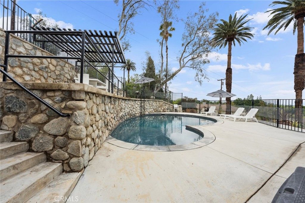 listing image 130723622855241256286