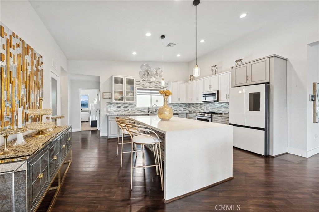 listing image 130724709001042773793