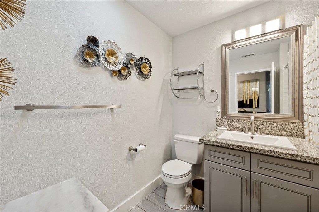listing image 130723685856466509702