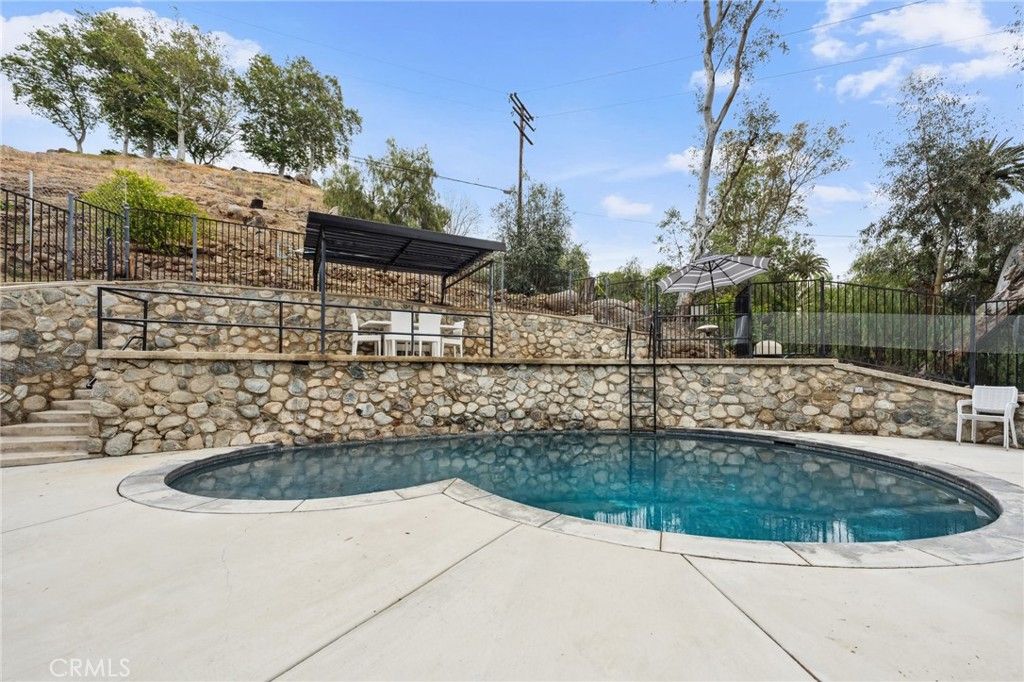 listing image 130722258729602645656
