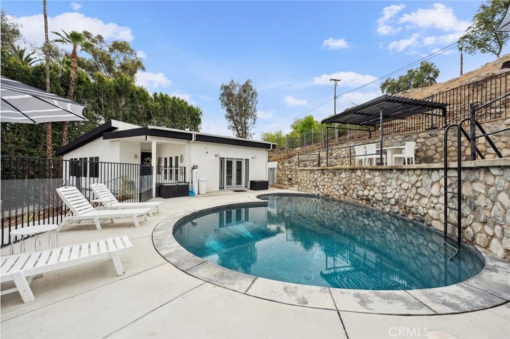 listing image 130728760129617890904