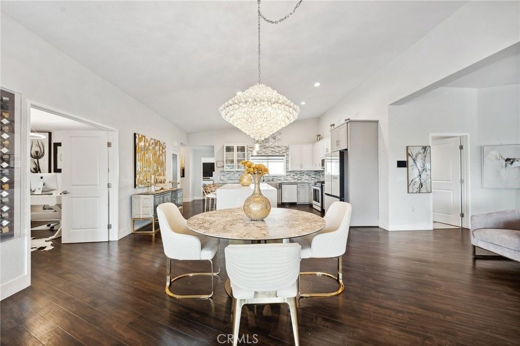 listing image 130724300877241379472