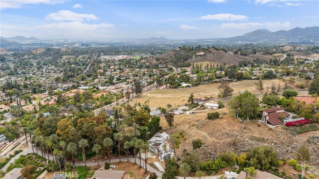 listing image 130723589423630668737