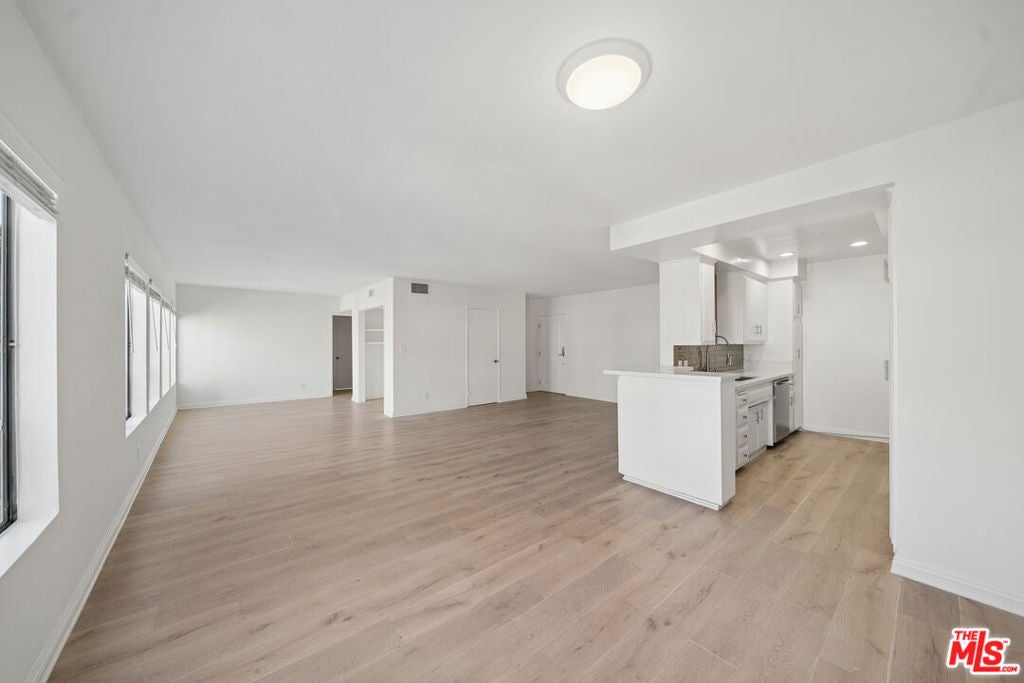 Photo of 133 N Swall Drive #301, Beverly Hills, CA 90211 (MLS # 26987341)