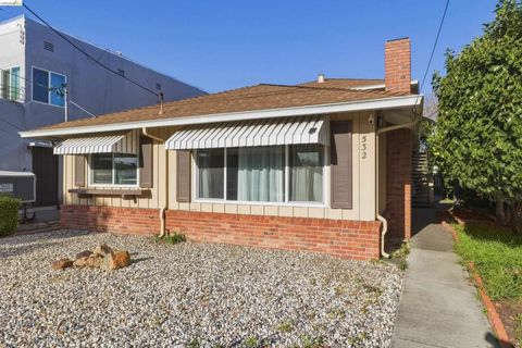 Photo of 532 Lafayette Ave Ave, San Leandro, CA 94577 (MLS # 41127351)