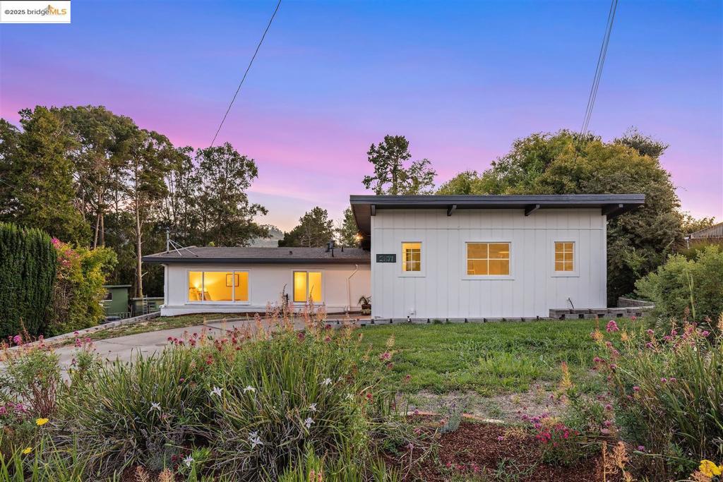 Properties 1 2871 Stephen Dr