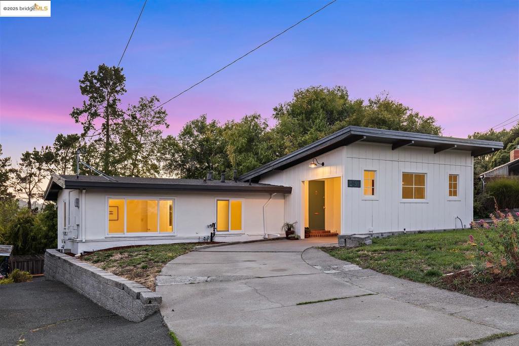Properties 2 2871 Stephen Dr