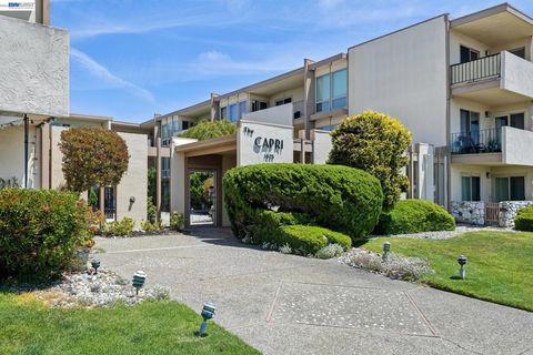 Photo of 1825 Shoreline Dr DR #108, Alameda, CA 94501 (MLS # 41135054)