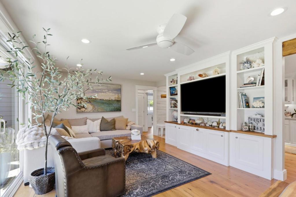1044 Audrey Avenue