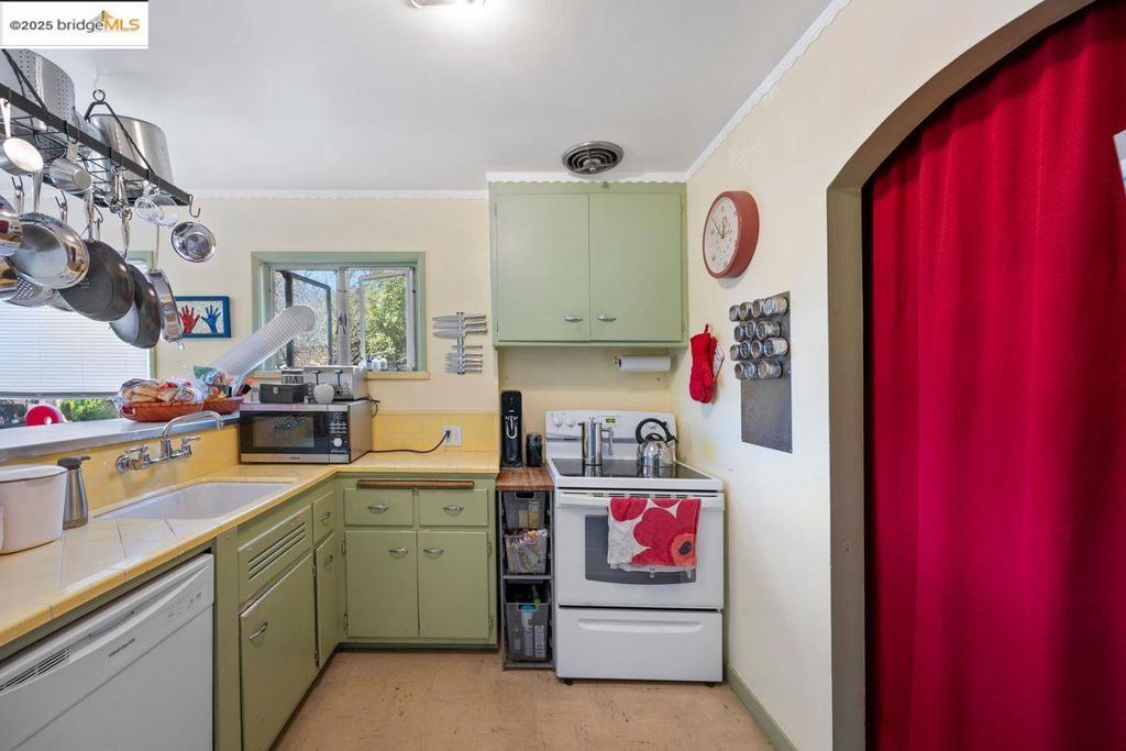 ROCKRIDGE - Residential Income