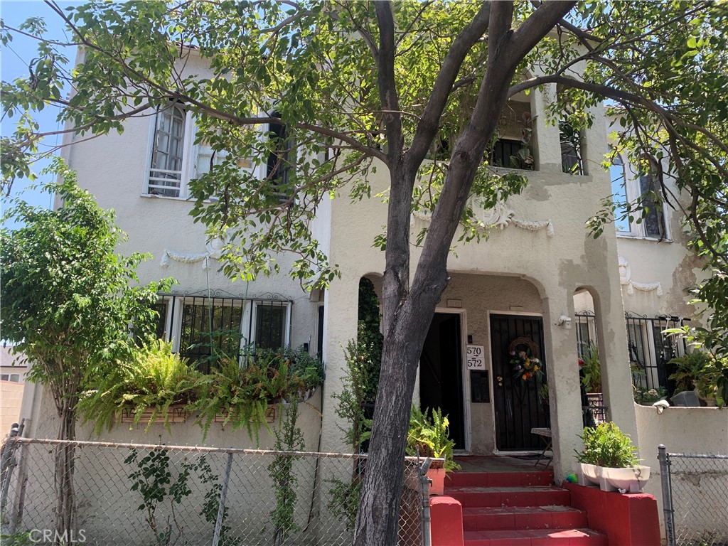 Welcome to 574 N St Louis St in Los Angeles. This multi-unit property has 4 large units with 5184 square feet of living space. Each unit has 2 bedrooms and 1 bath with about 1296 square feet (Total square footage divided by four - Buyer to verify). It is situated in a prime location of Los Angeles granting easy access to freeways, entertainment, dining and major transportation routes. This is perfect for investors looking to maximize their portfolios, a wise choice in a prime location with appreciation potential.