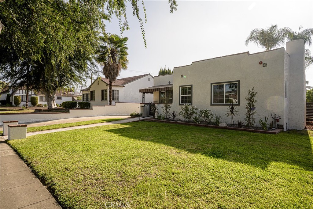 240 Rosemont Boulevard