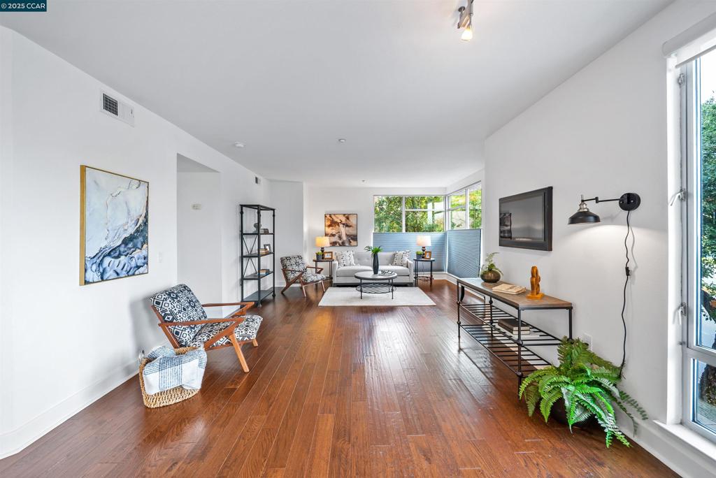 DOWNTOWN W.CREEK - Residential