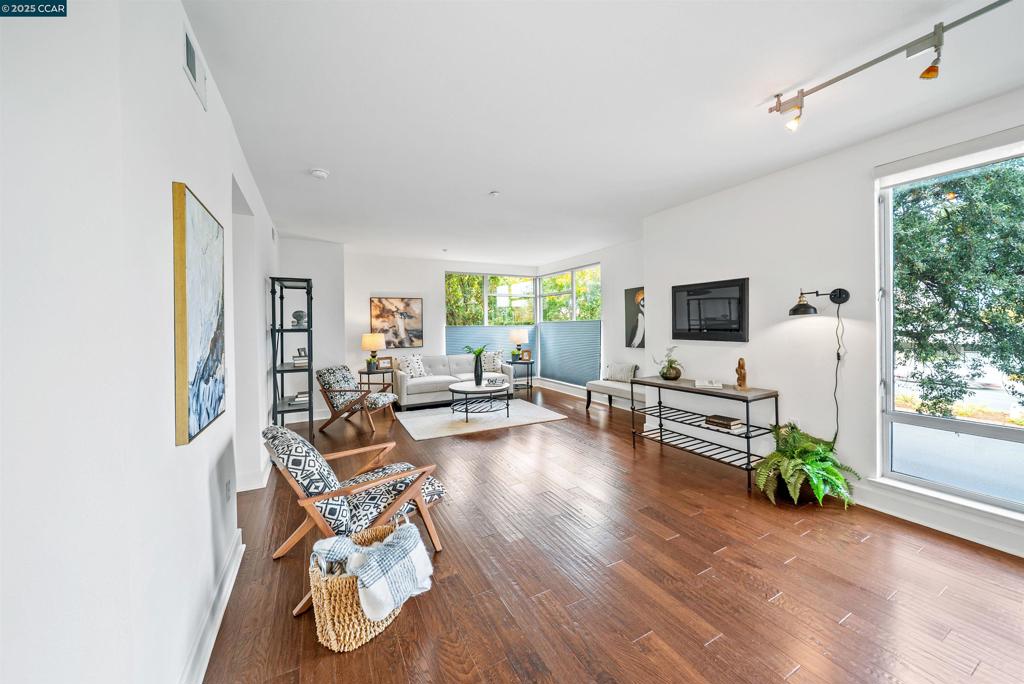 DOWNTOWN W.CREEK - Residential