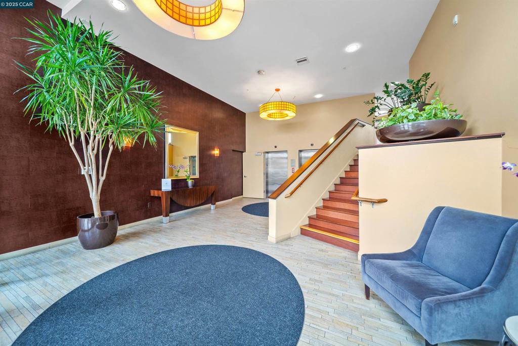 DOWNTOWN W.CREEK - Residential