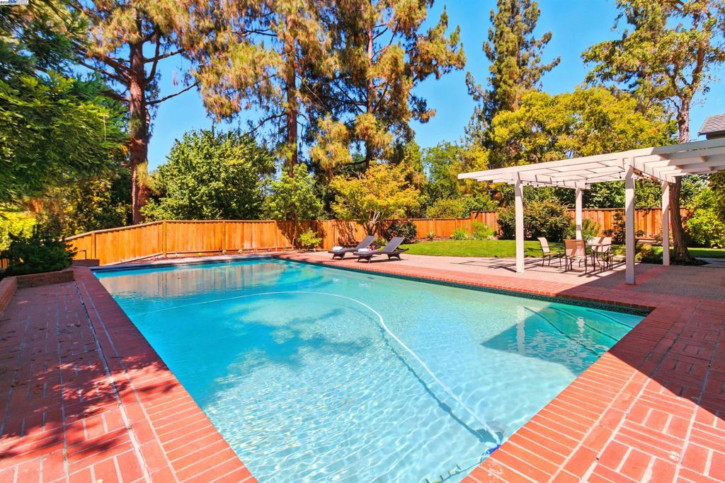 RUDGEAR MEADOWS - Residential