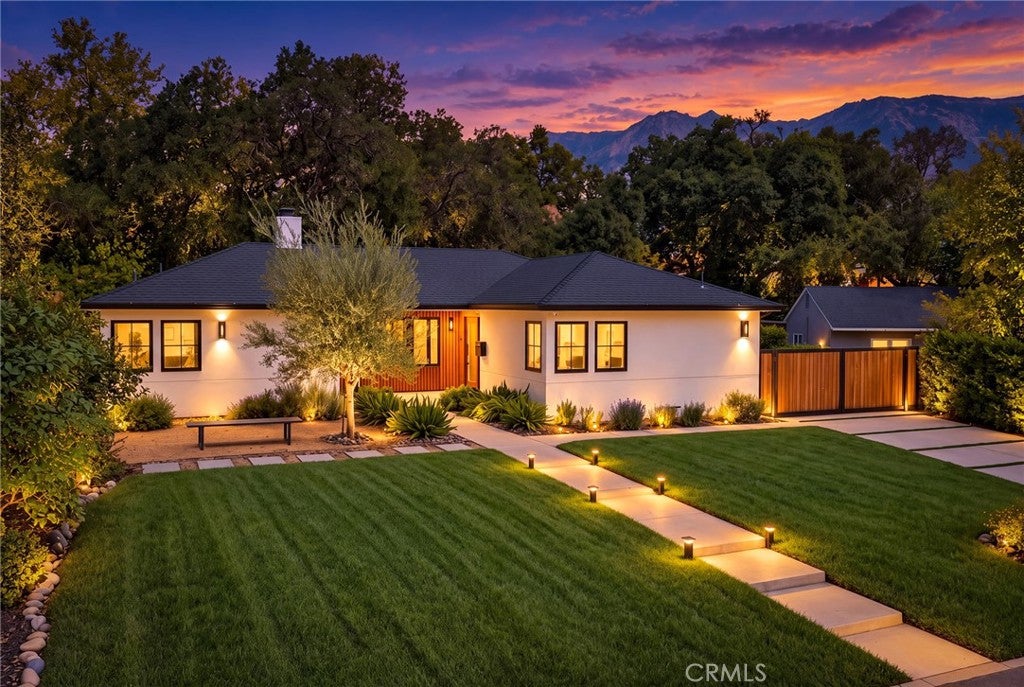 Properties 2 2147 E Woodlyn