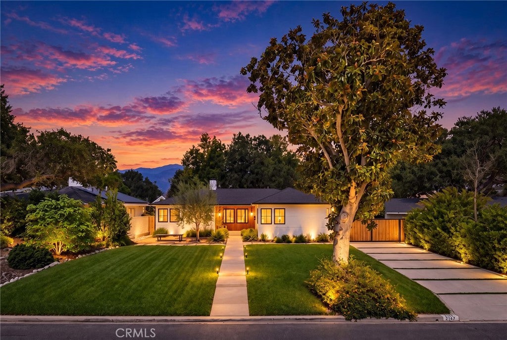 Properties 1 2147 E Woodlyn