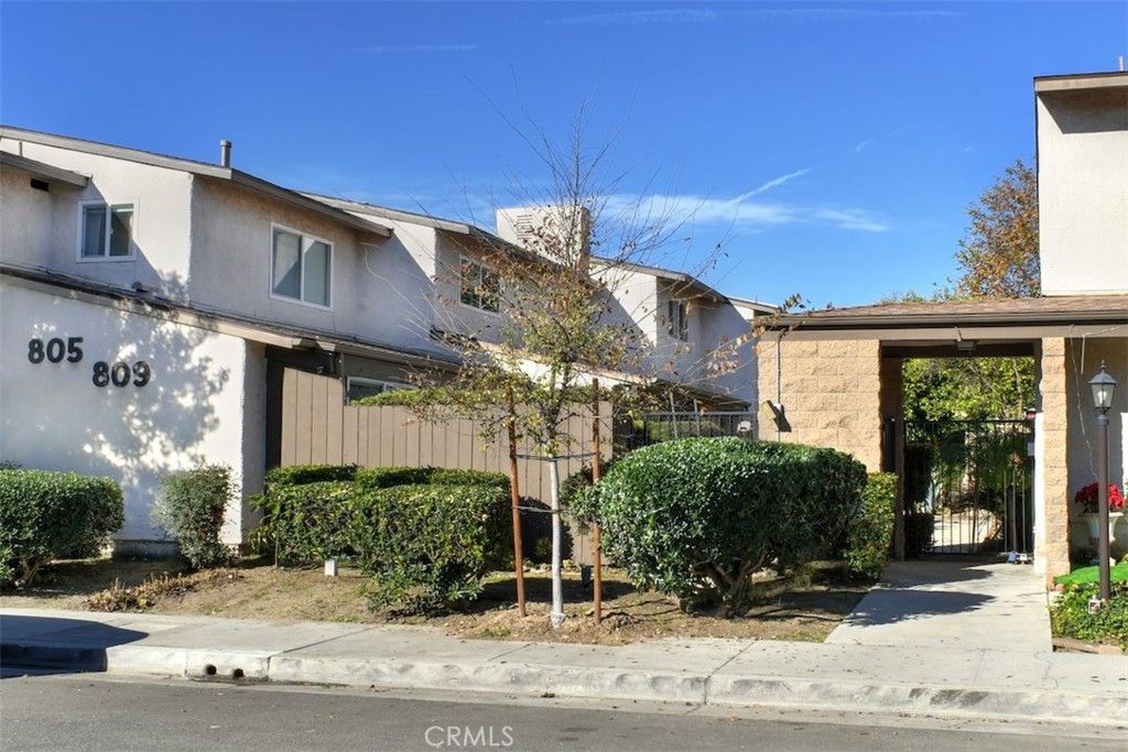 Photo of 805 E Acacia Avenue #F, Glendale, CA 91205 (MLS # SR26009846)