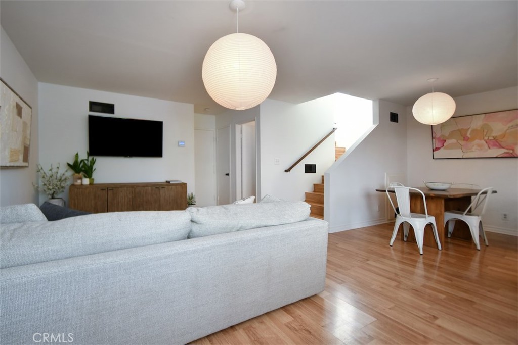 805 E Acacia Avenue F