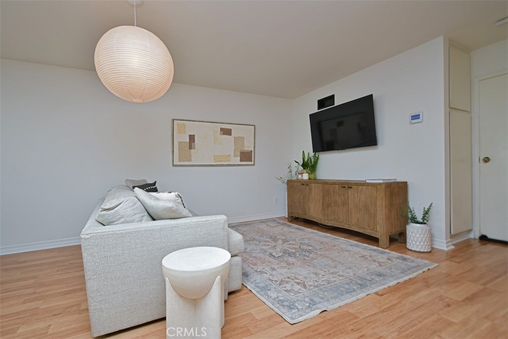 805 E Acacia Avenue F